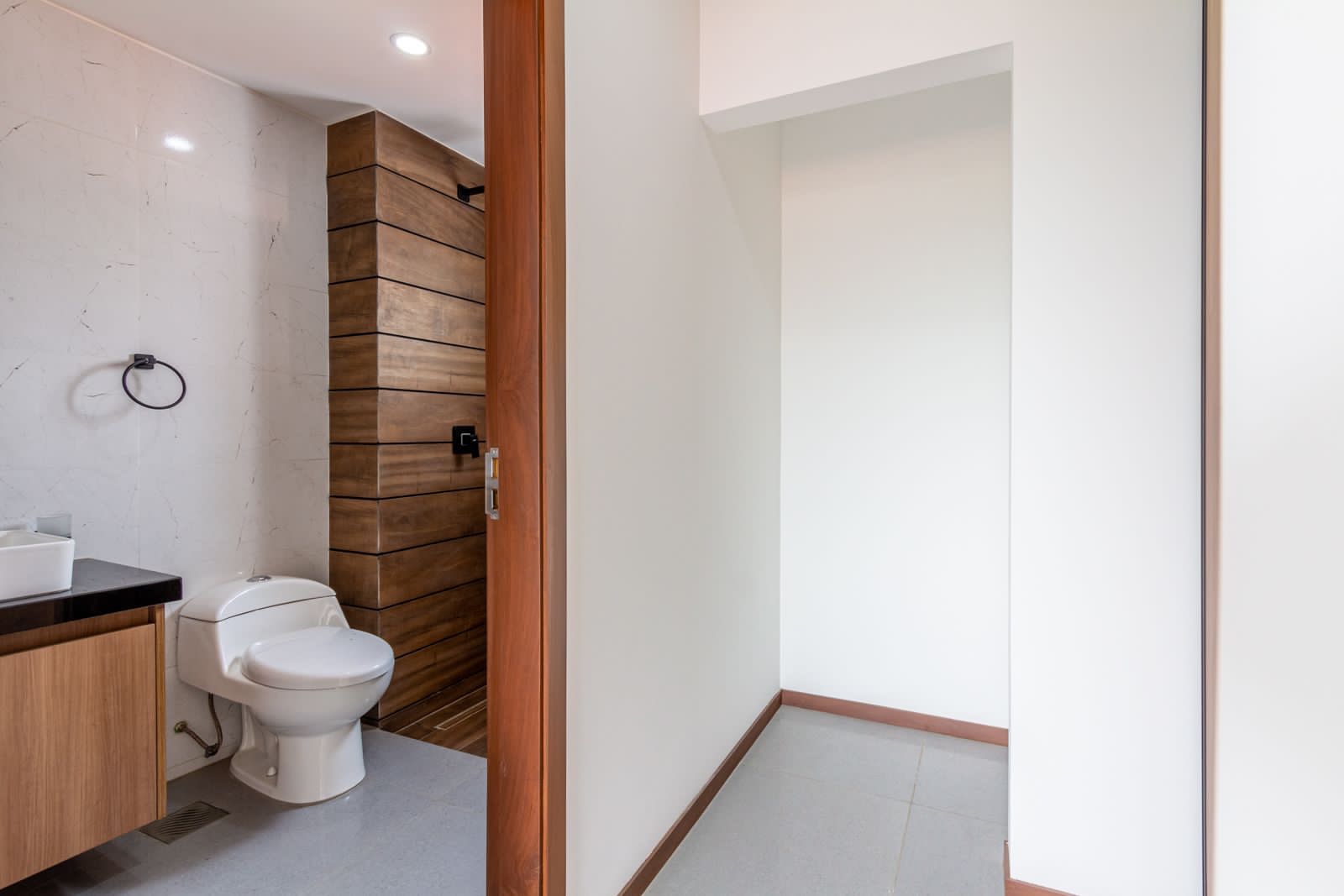 Departamento en Entre 2do y 3er anillo Norte en Santa Cruz de la Sierra 1 dormitorios 2 baños  Foto 6