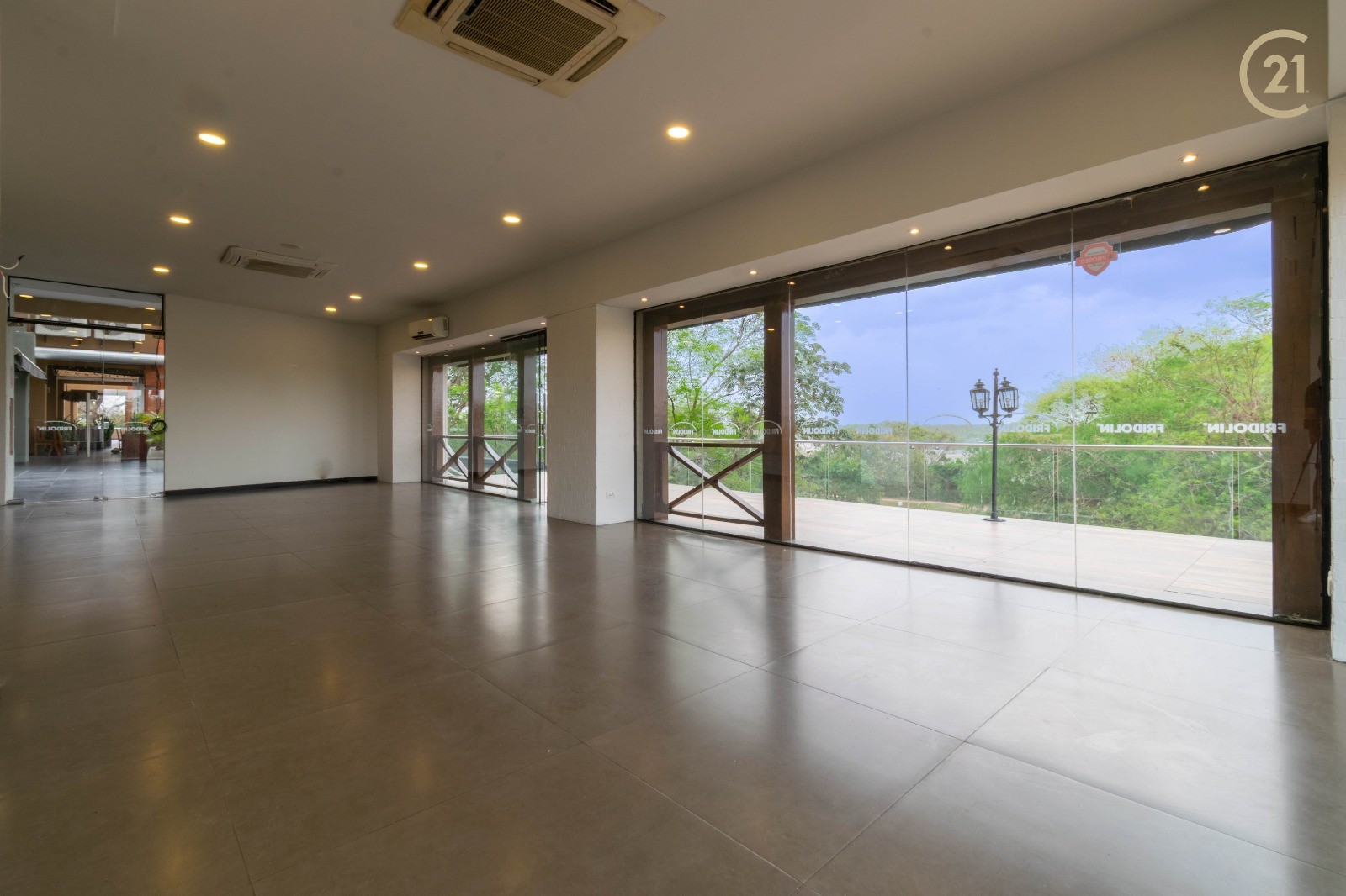 Local comercial en AlquilerLOCALES EN ALQUILER : URUBO OPEN MALL  Foto 17