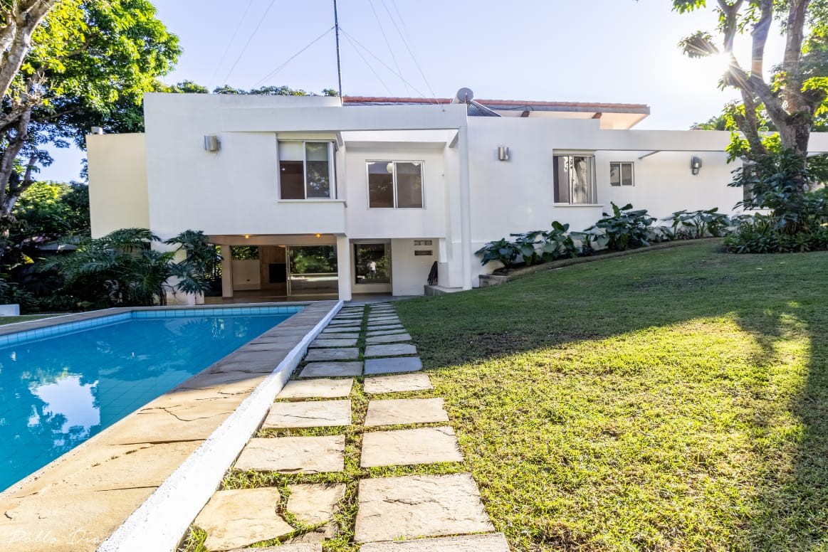 Casa en AlquilerCASA EN ALQUILER

