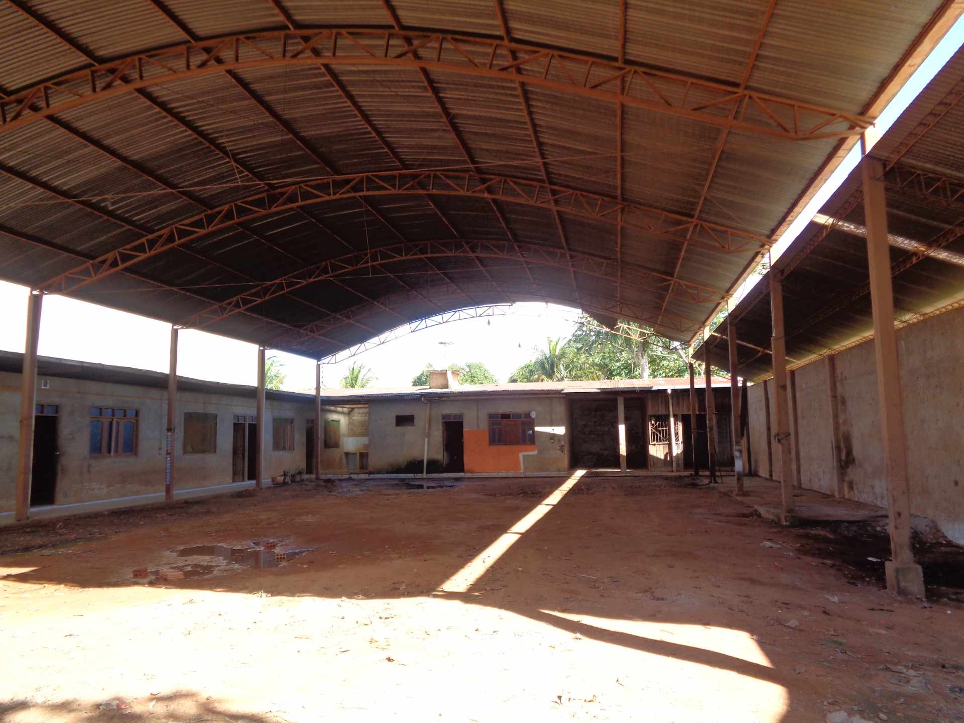 Galpón en VentaAv. Acre s/n detrás de la Universidad Amazónica de Pando,  Urbanización Las Palmas, manzano 215, predio 015, distrito 04 de la ciudad Cobija.    Foto 4