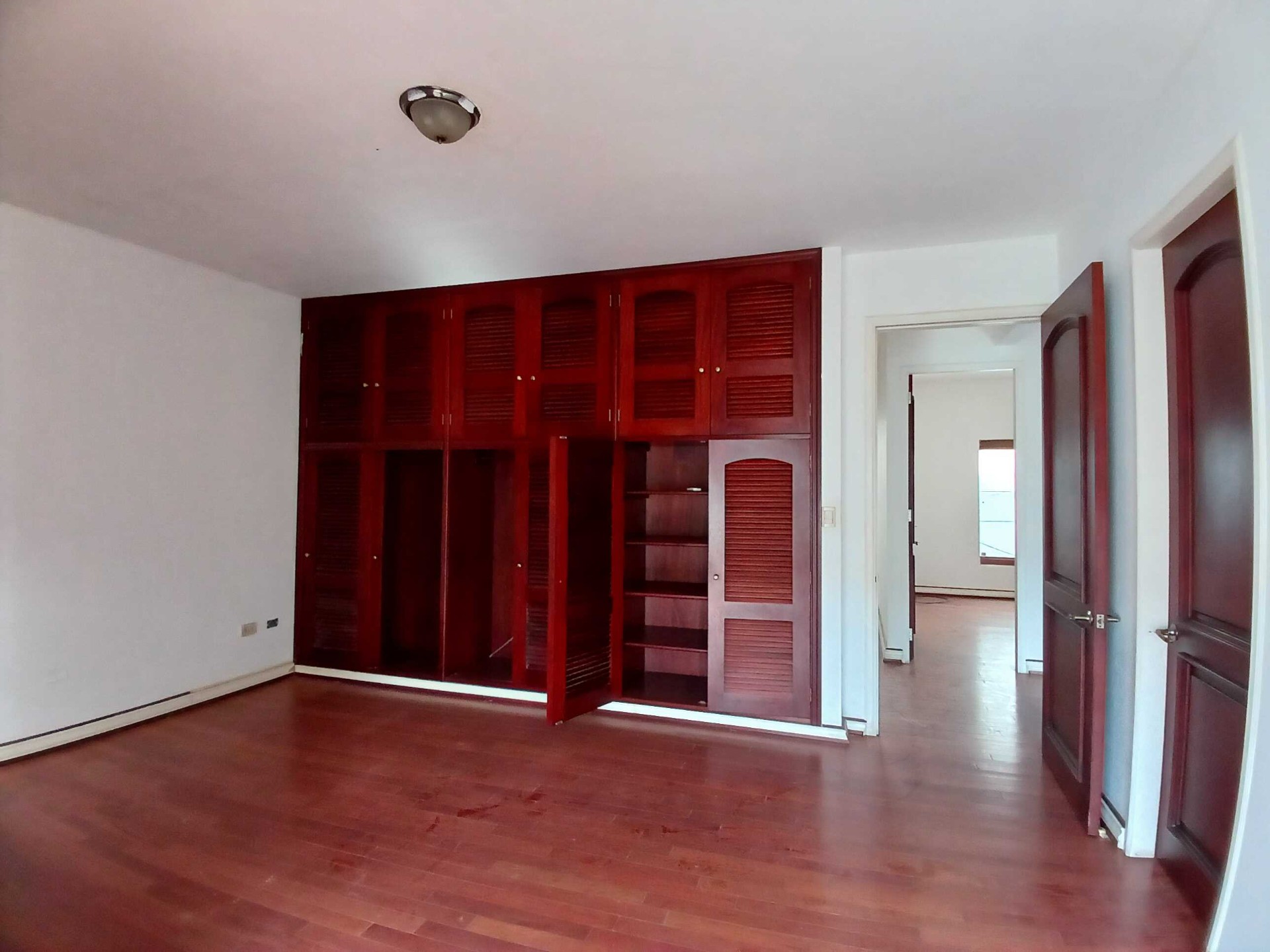 Casa en Entre 4to y 5to anillo Norte en Santa Cruz de la Sierra 3 dormitorios 3 baños 2 parqueos Foto 6