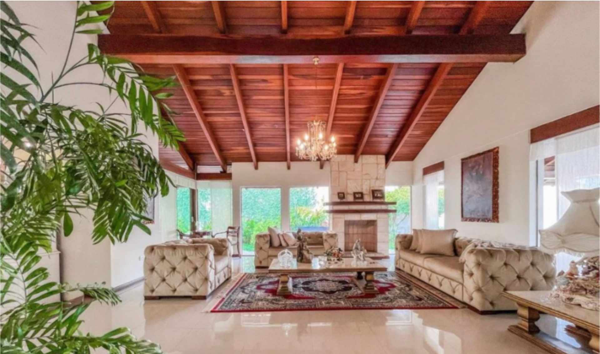 Casa en Entre 2do y 3er anillo Norte en Santa Cruz de la Sierra 4 dormitorios 6 baños 3 parqueos Foto 3