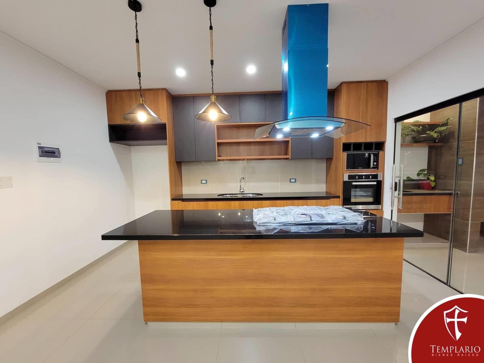 Casa en Entre 5to y 6to anillo Sur en Santa Cruz de la Sierra 3 dormitorios 4 baños 2 parqueos Foto 7