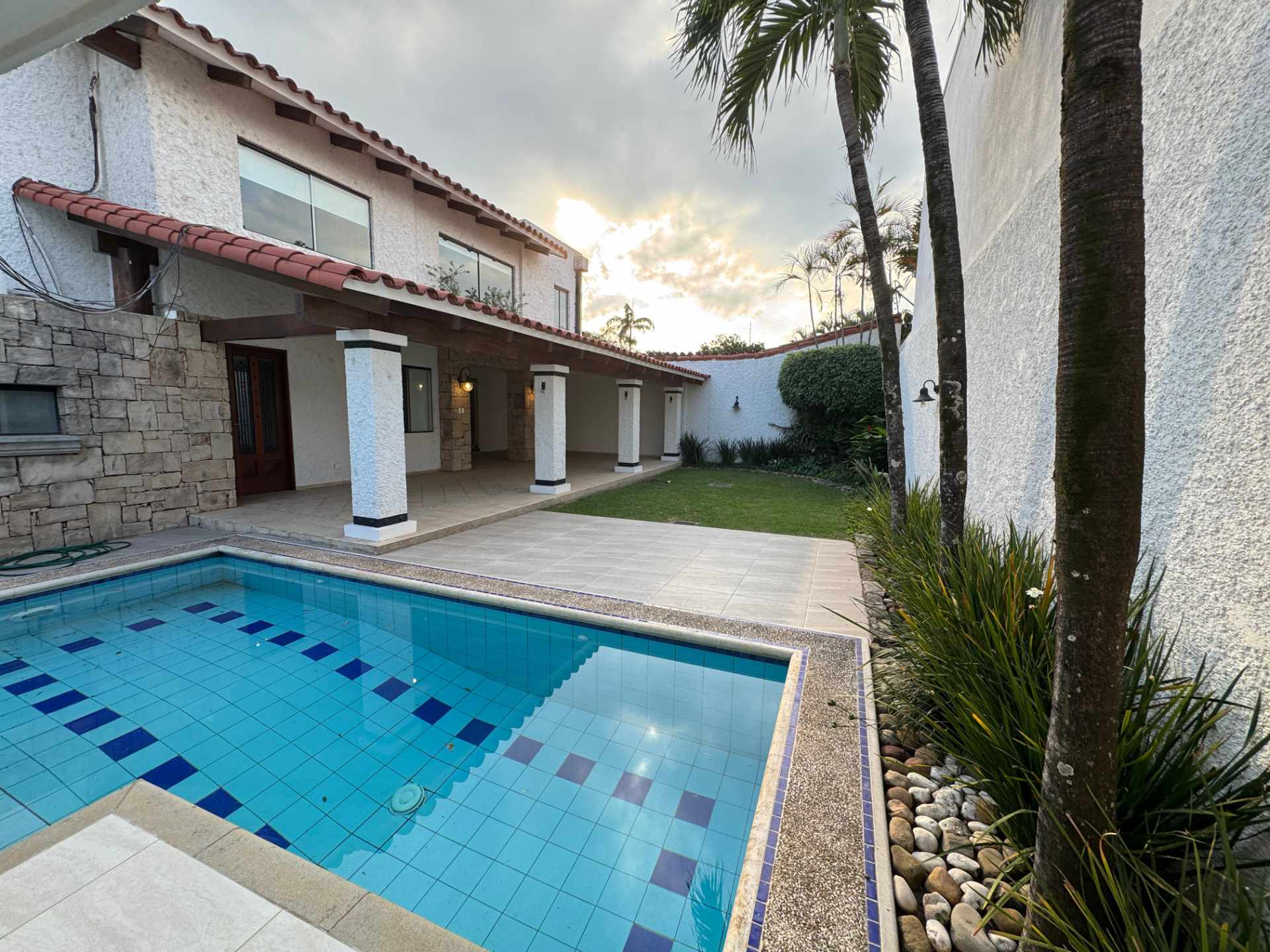 En Alquiler a $us 28,000 Foto 1