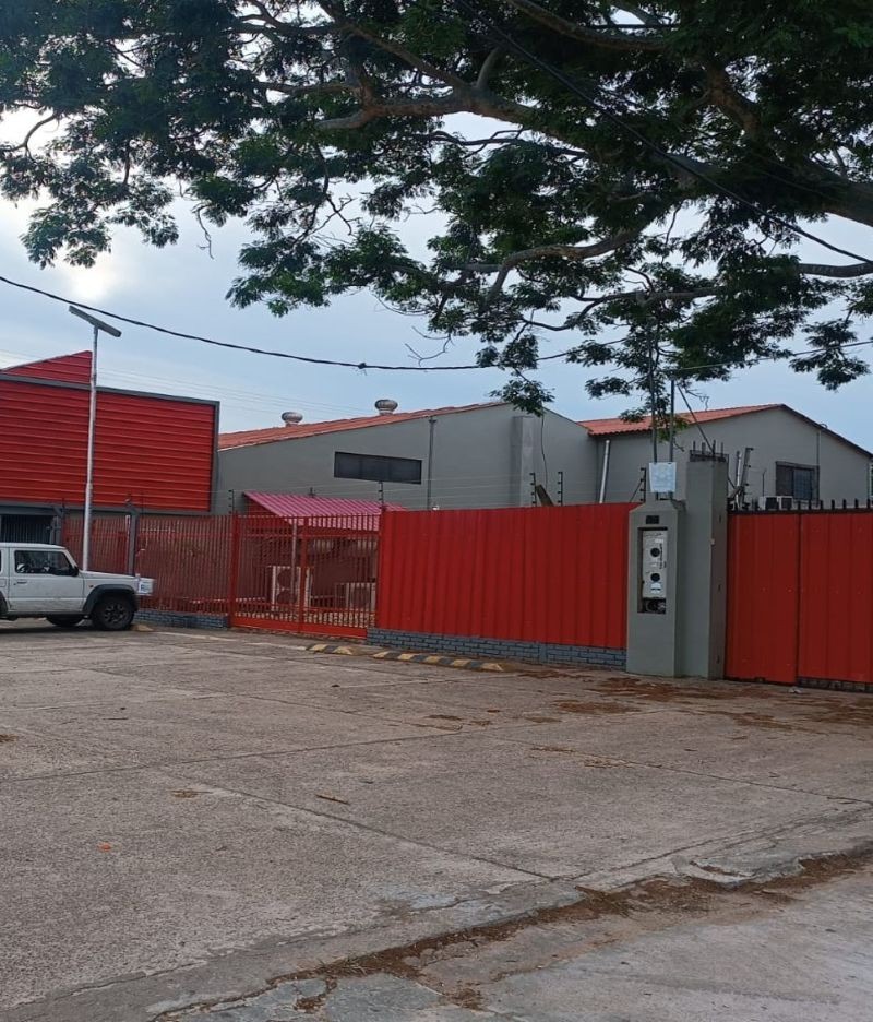 Local comercial en Entre 4to y 5to anillo Oeste en Santa Cruz de la Sierra  1 baños  Foto 5