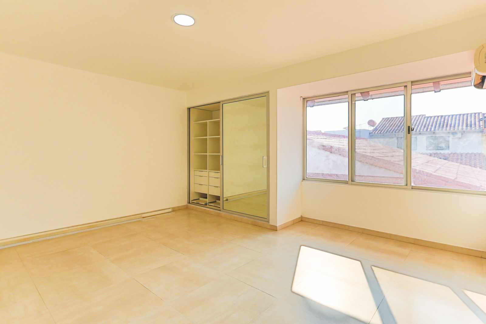 Casa en AlquilerZona Norte, 6to Anillo condominio Ciudad Jardin  4 dormitorios 4 baños 3 parqueos Foto 11