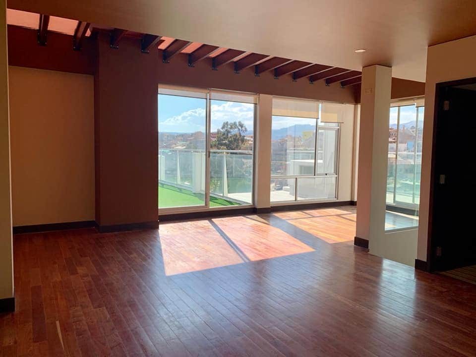 Departamento en VentaFinal Costanera de Calacoto 3 dormitorios 4 baños 2 parqueos Foto 5