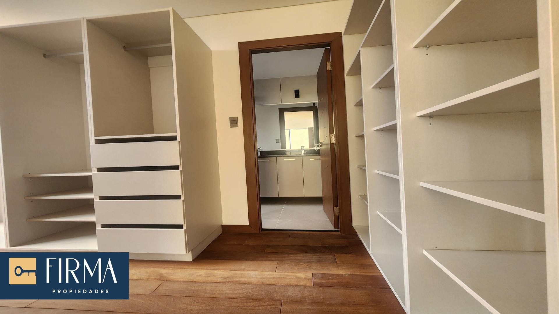 Departamento en Obrajes en La Paz 3 dormitorios 4 baños 1 parqueos Foto 19