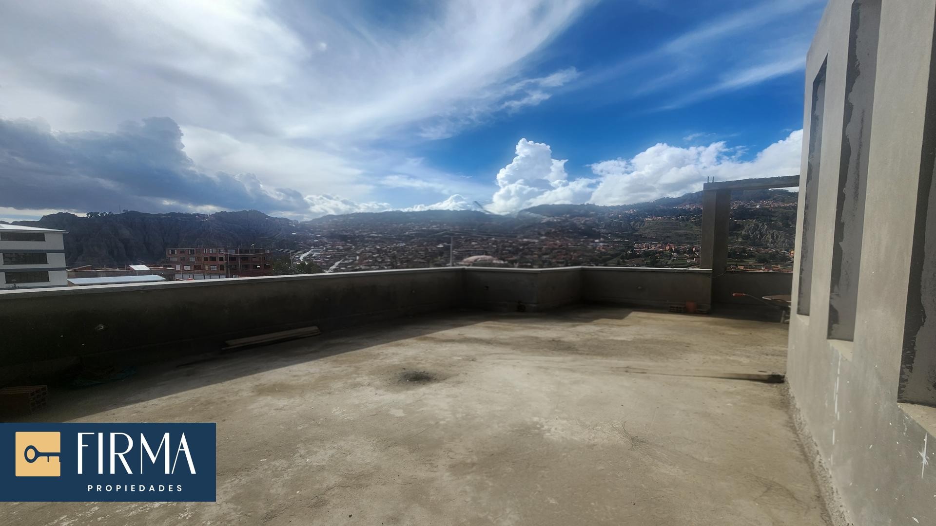 Casa CASA EN PREVENTA DE LUJO EN ESQUINA, ALTO IRPAVI SECTOR PEÑA AZUL Foto 13