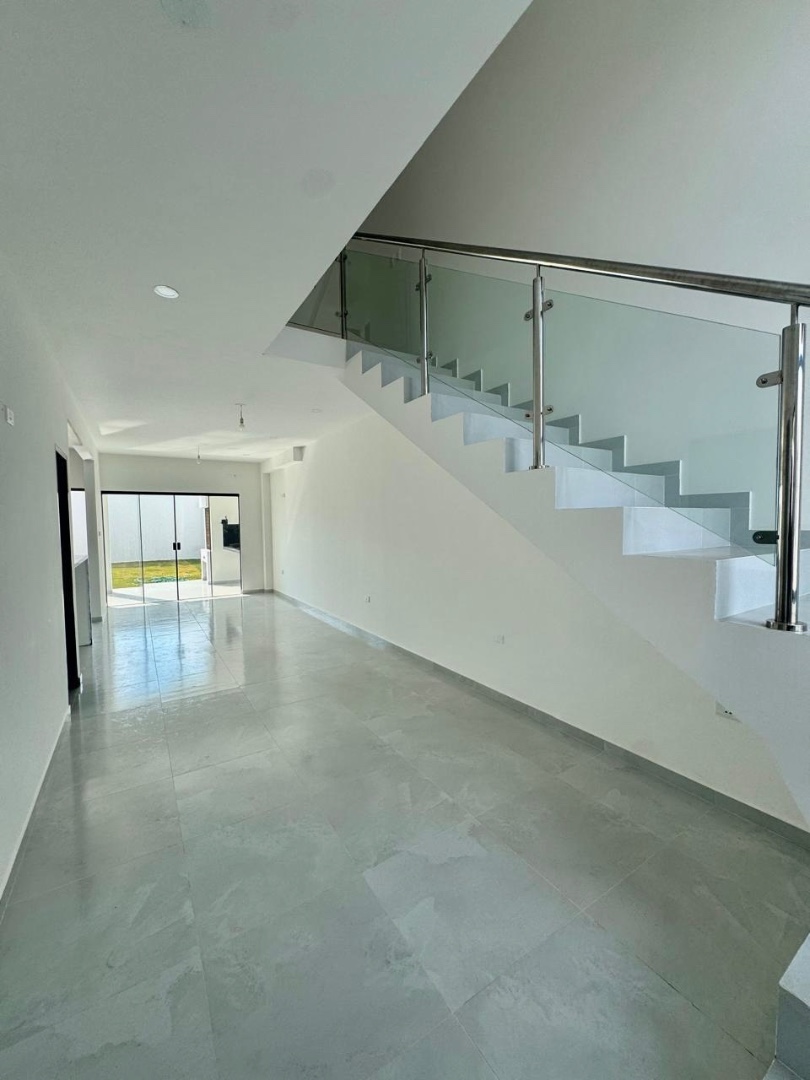 Casa en Entre 8vo y 9no anillo Norte en Santa Cruz de la Sierra 4 dormitorios 3 baños 2 parqueos Foto 7