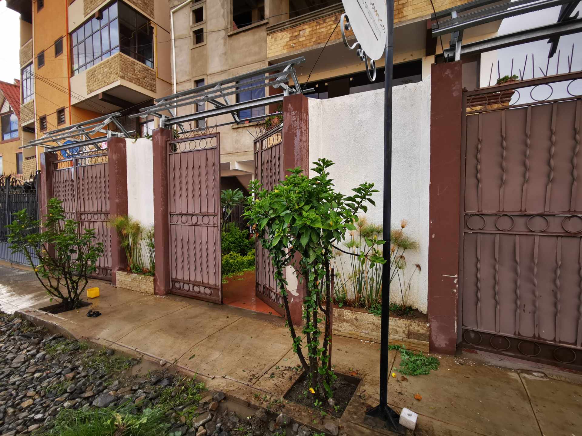 Local comercial en Sarco en Cochabamba  2 baños  Foto 3