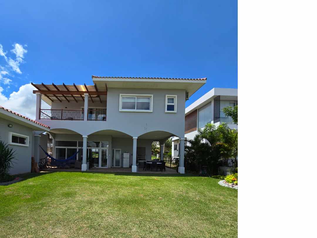Casa en Urubó en Santa Cruz de la Sierra 4 dormitorios 4 baños 3 parqueos Foto 3