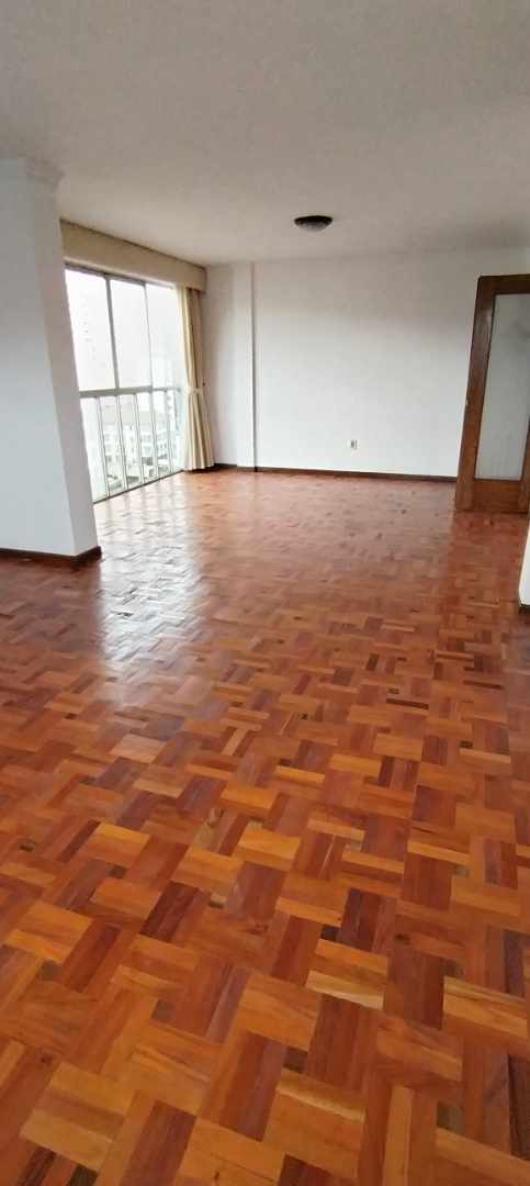 Departamento en AlquilerAV. ARCE  3 dormitorios 4 baños 1 parqueos Foto 7