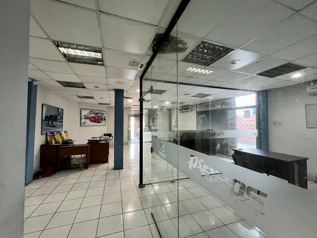 Local comercial en AlquilerAv. Banzer entre 4to y 5to anillo  1 baños  Foto 2