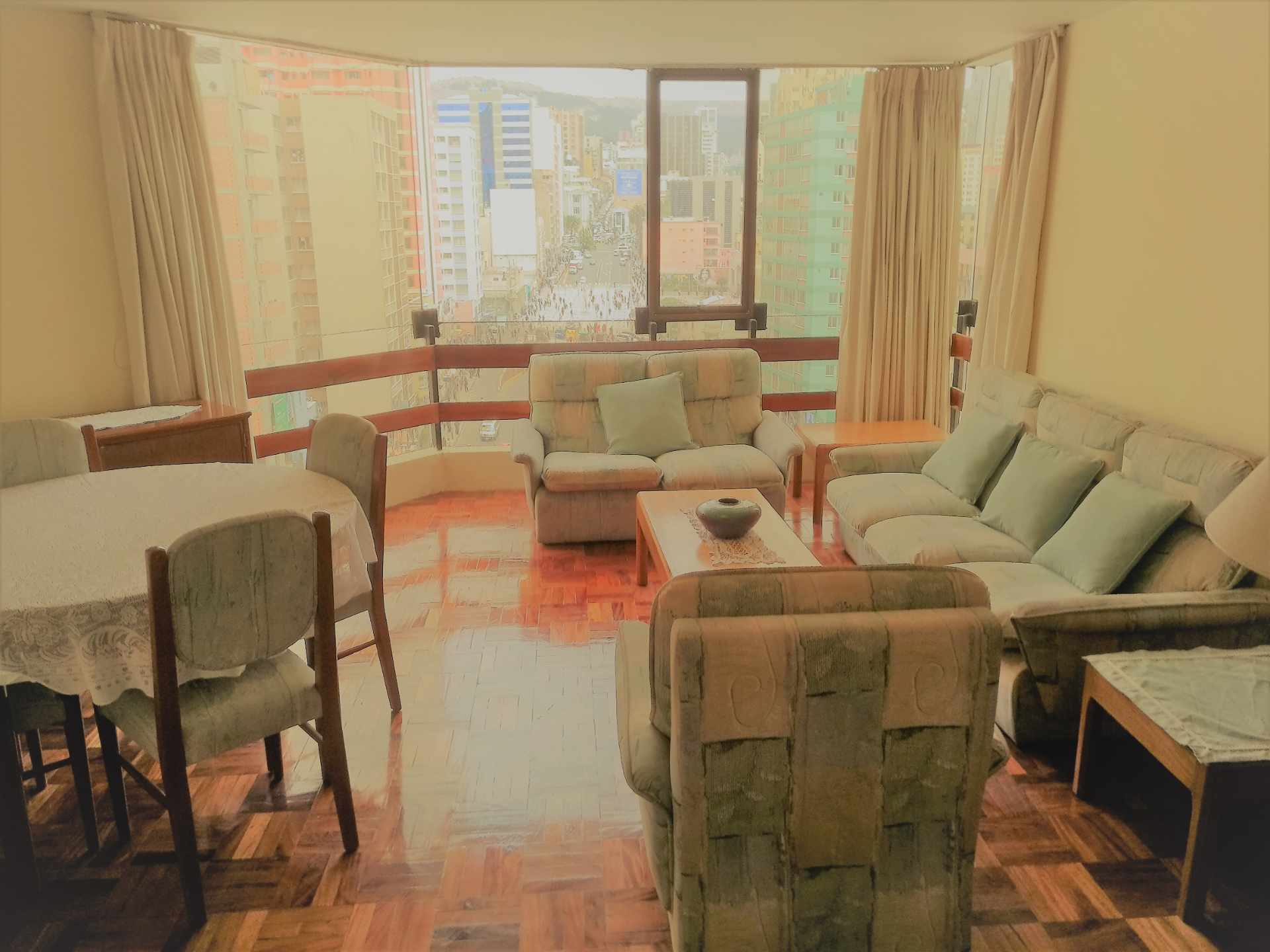 Departamento en AlquilerAv. Arce Edificio Santa Teresa San Jorge (a 1 cuadra de la UMSA) 2 dormitorios 2 baños  Foto 4