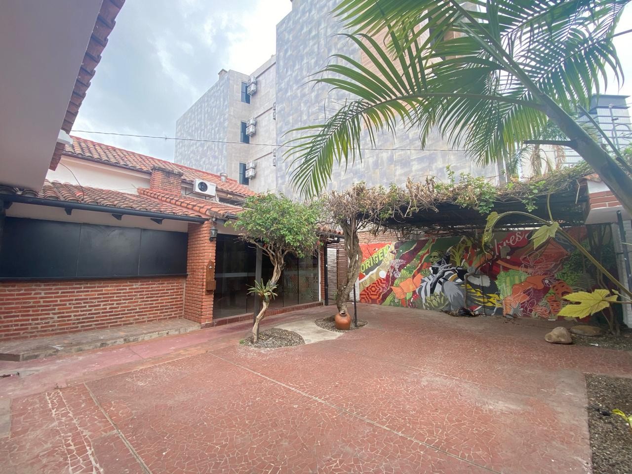 Casa en Sirari en Santa Cruz de la Sierra 5 dormitorios 4 baños 1 parqueos Foto 8