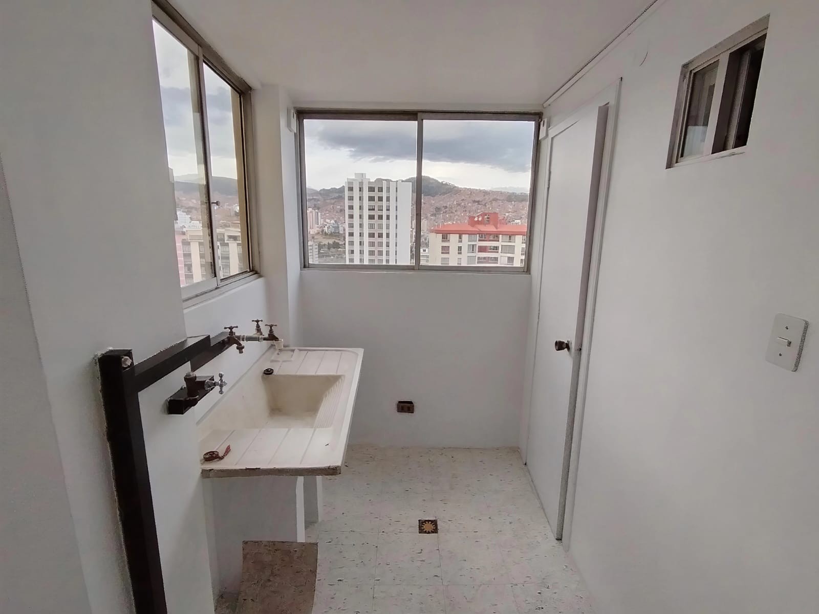 Departamento en VentaAvenida Sanchez Lima No 2054 , edificio Orion Zona de Sopocachi 3 dormitorios 3 baños 1 parqueos Foto 23