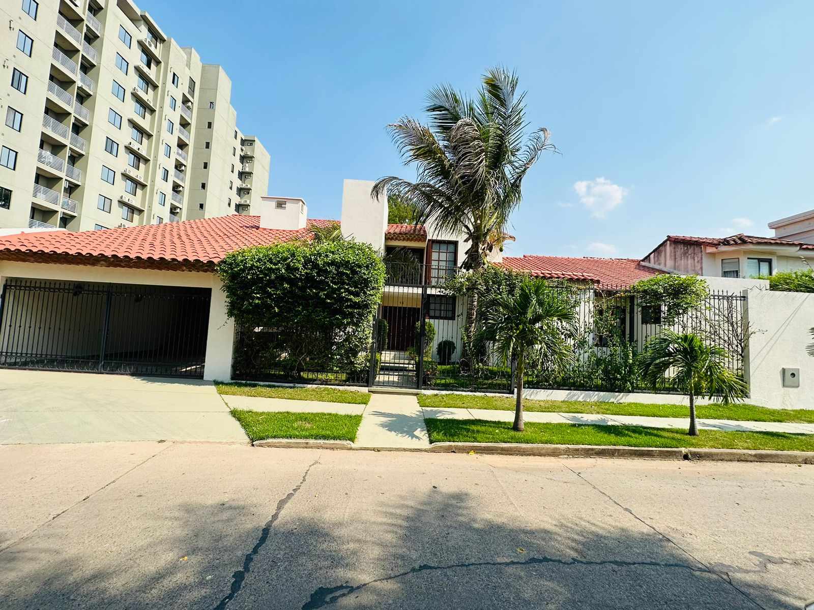 En Alquiler a $us 2,700 Foto 28