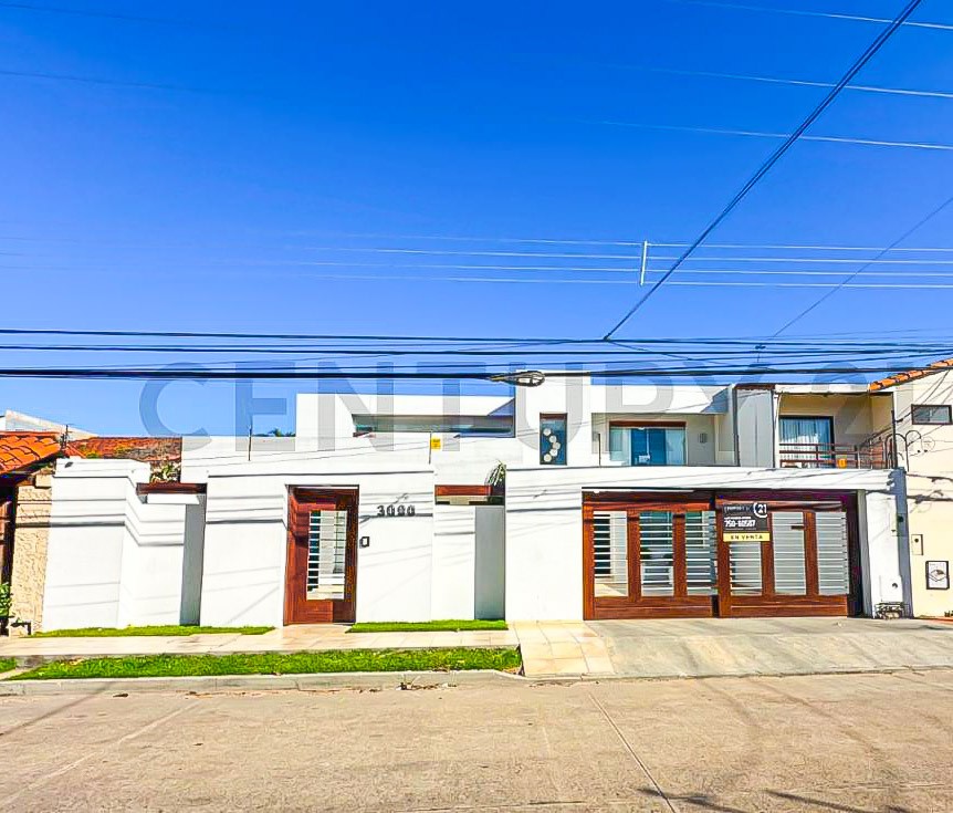 Casa en Entre 3er y 4to anillo Sur en Santa Cruz de la Sierra 4 dormitorios 5 baños 3 parqueos Foto 2