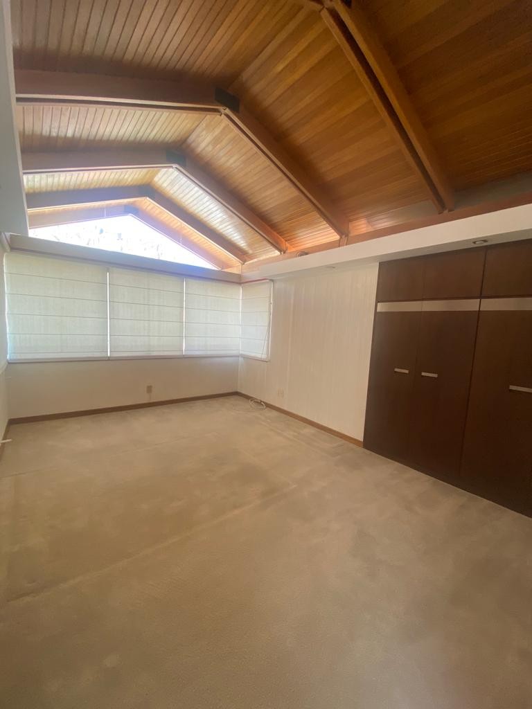 Casa Linda Casa Vacía en Alquiler o Venta
4 dormitorios en suite, Zona Irpavi
 Foto 4