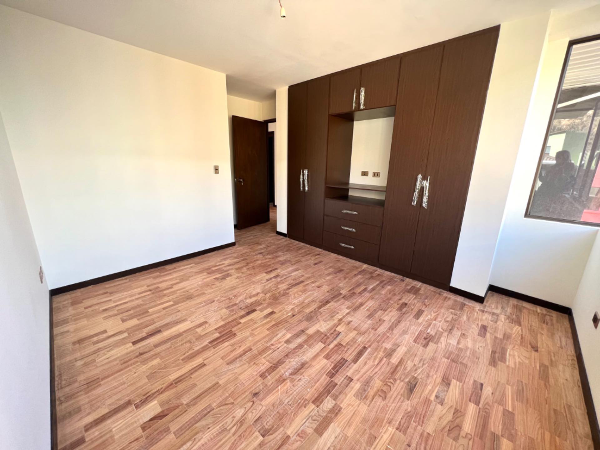 Departamento en Los Pinos en La Paz 3 dormitorios 3 baños 1 parqueos Foto 8