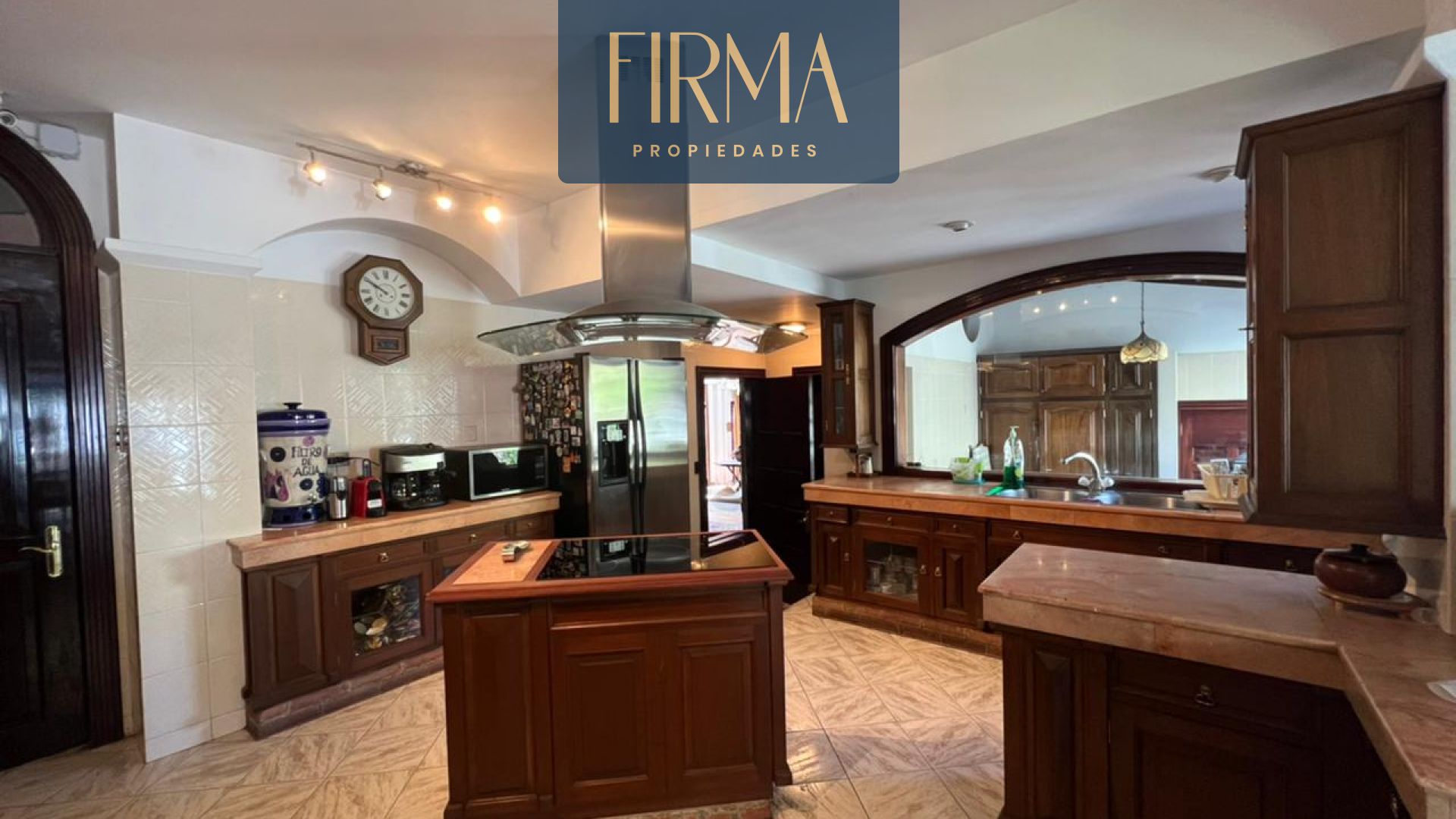 Casa en Achumani en La Paz 4 dormitorios 7 baños 5 parqueos Foto 13