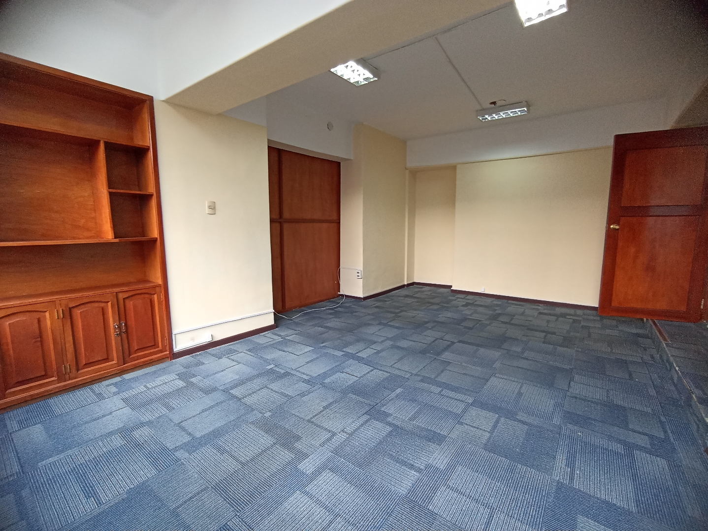 Oficina en Miraflores en La Paz 13 dormitorios 5 baños 2 parqueos Foto 24