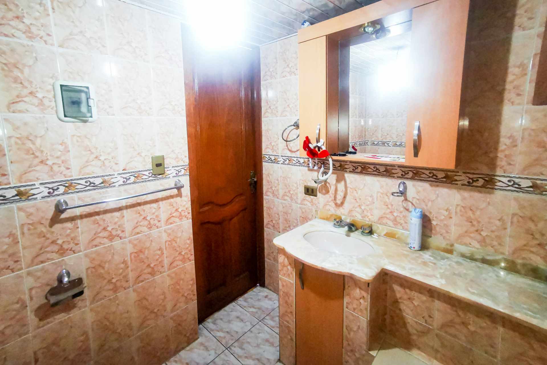 Departamento en Jayhuayco en Cochabamba 5 dormitorios 2 baños 1 parqueos Foto 3