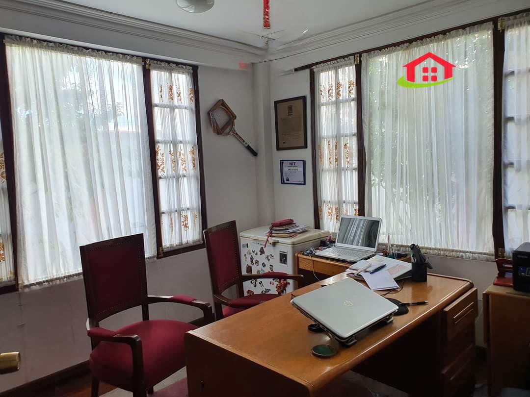 Casa en VentaAlto Irpavi  4 dormitorios 4 baños 3 parqueos Foto 8