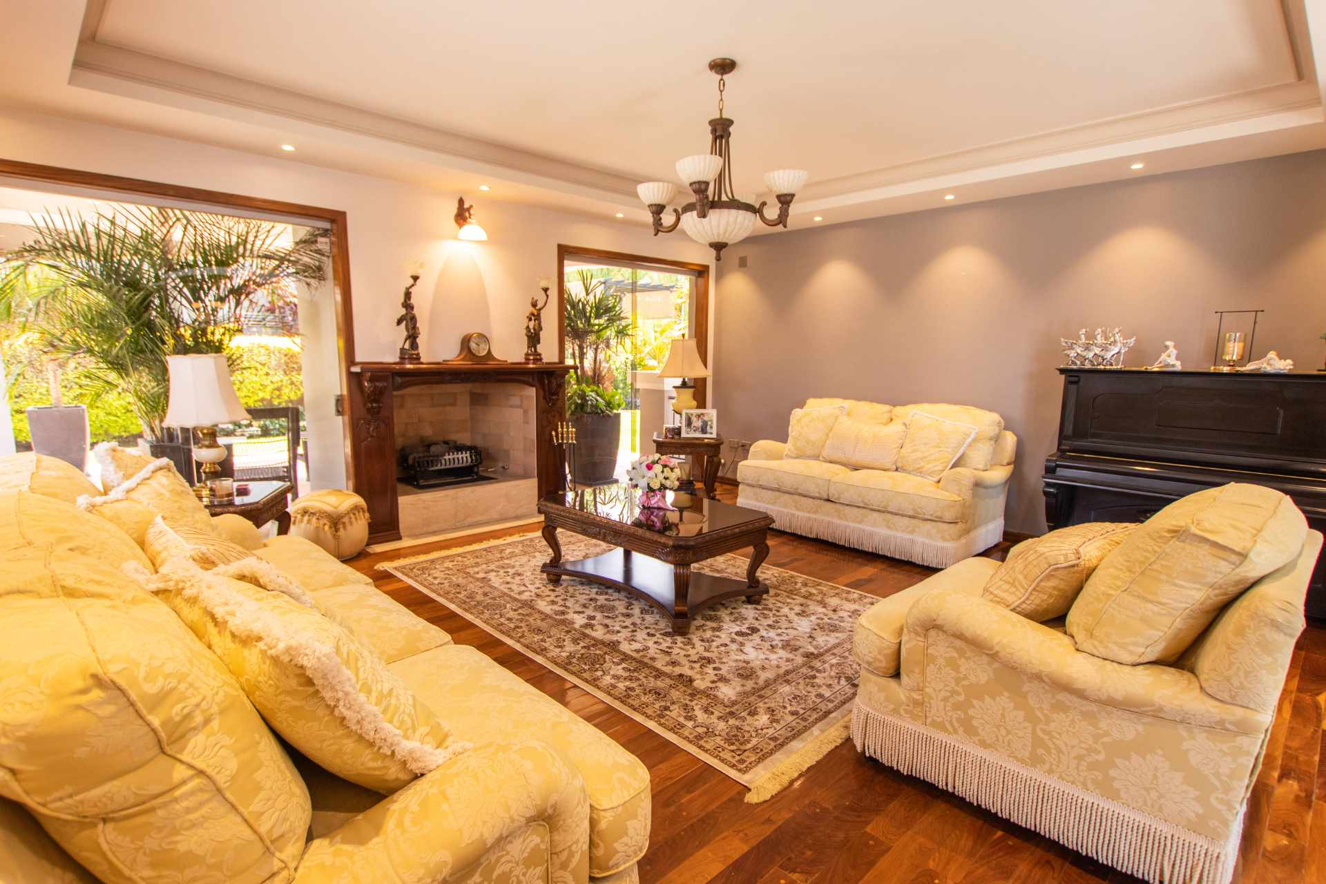 Casa en Aranjuez en Cochabamba 5 dormitorios 8 baños 6 parqueos Foto 13