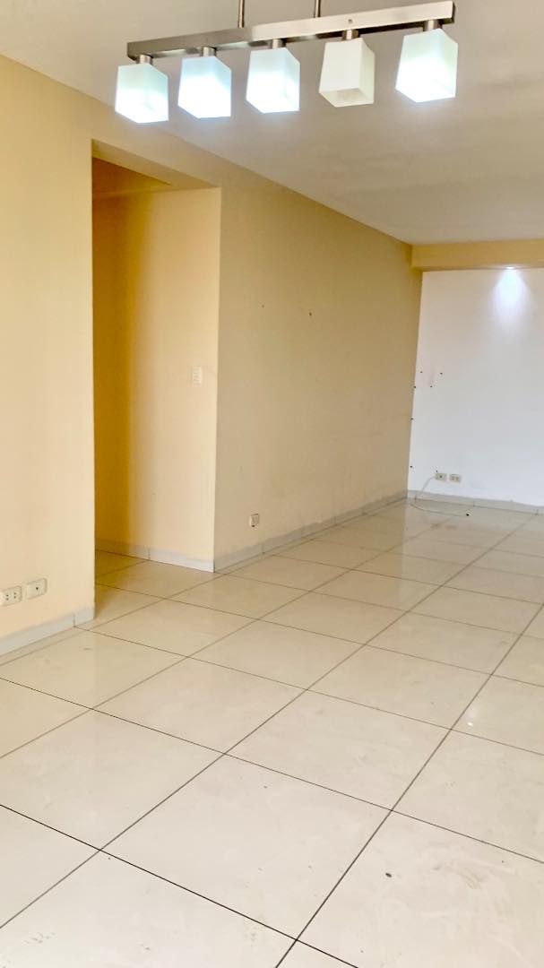 Departamento en AlquilerAV. ALEMANA entre 4to. Y 5to. anillo 4 dormitorios 3 baños 1 parqueos Foto 10