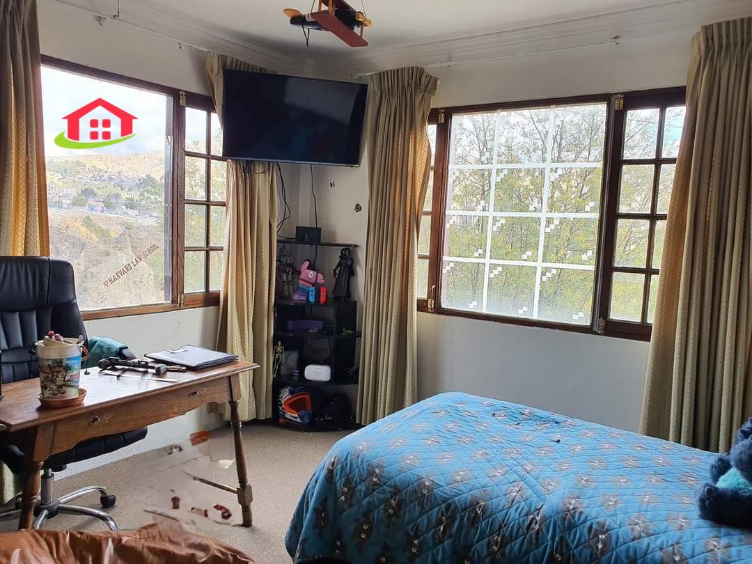 Casa en VentaAlto Irpavi  4 dormitorios 4 baños 3 parqueos Foto 5