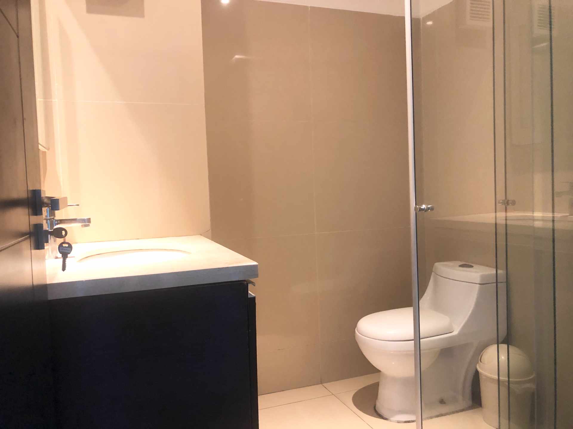 Departamento en VentaAv. Velarde (zona plaza blacut) 3 dormitorios 3 baños 1 parqueos Foto 5