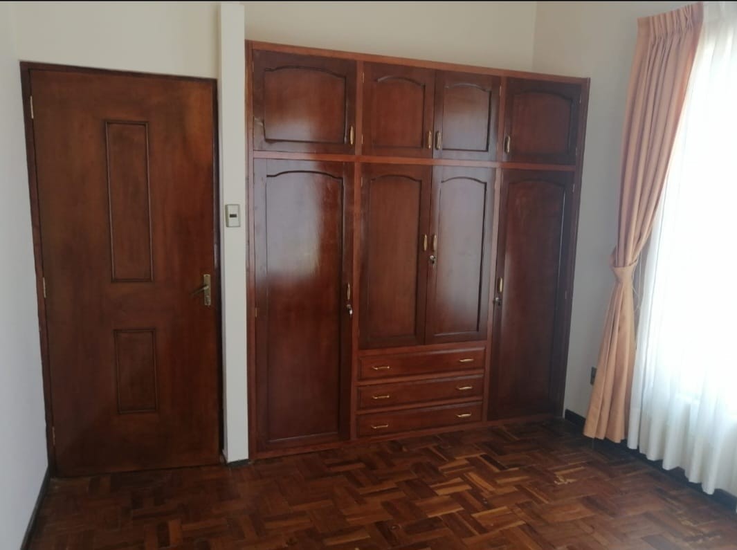 Casa en Achumani en La Paz 3 dormitorios 3 baños 3 parqueos Foto 13