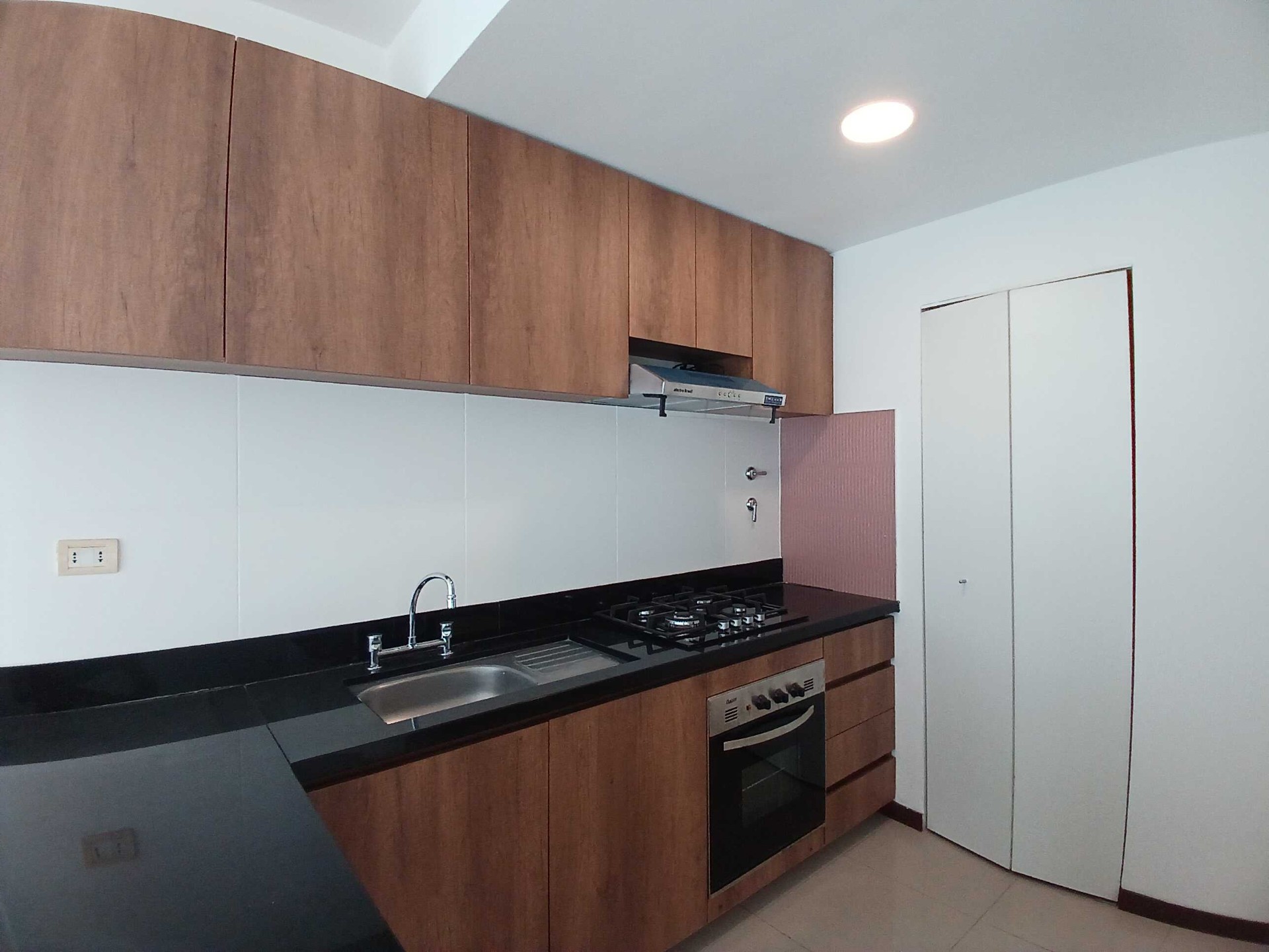 Departamento en Alquiler🏢 EN ALQUILER – DEPARTAMENTO DÚPLEX EN TORRES URBARI 2 dormitorios 2 baños 1 parqueos Foto 4