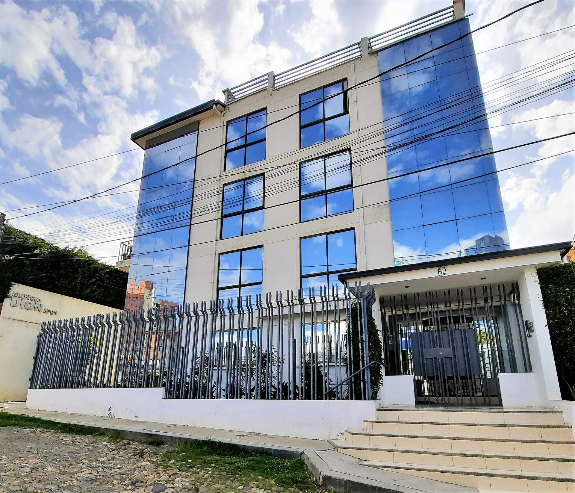 calle-24-de-calacoto-con-av-ballivi-n-ultracasas-us-590-uc-958879