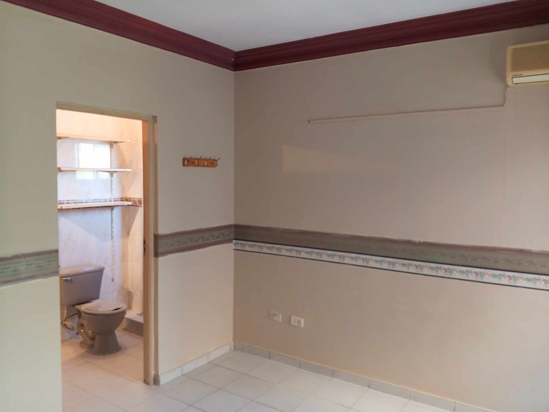 Departamento en Venta[CONDOMINIO LIMCO 1| SOBRE 4TO. ANILLO BARRIO GUARACACHI, ENTRE AV. BRASIL Y AV. VIRGEN DE COTOCA] DEPARTAMENTO EN VENTA DE 2 DORMITORIOS CON DEPENDENCIAS Y PARQUEO DESCUBIERTO Foto 11