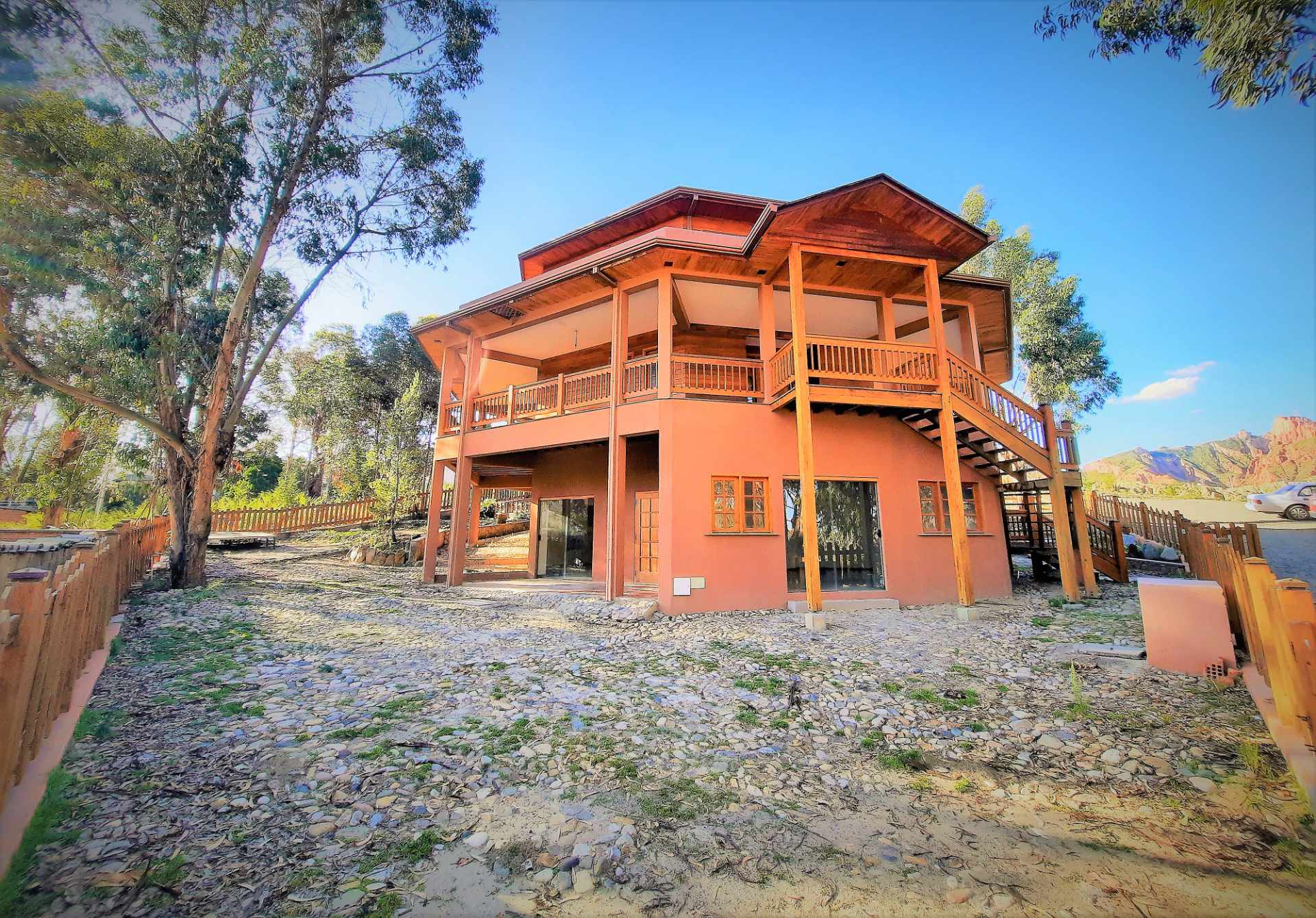 Casa en Mallasilla en La Paz 4 dormitorios 4 baños 10 parqueos Foto 6