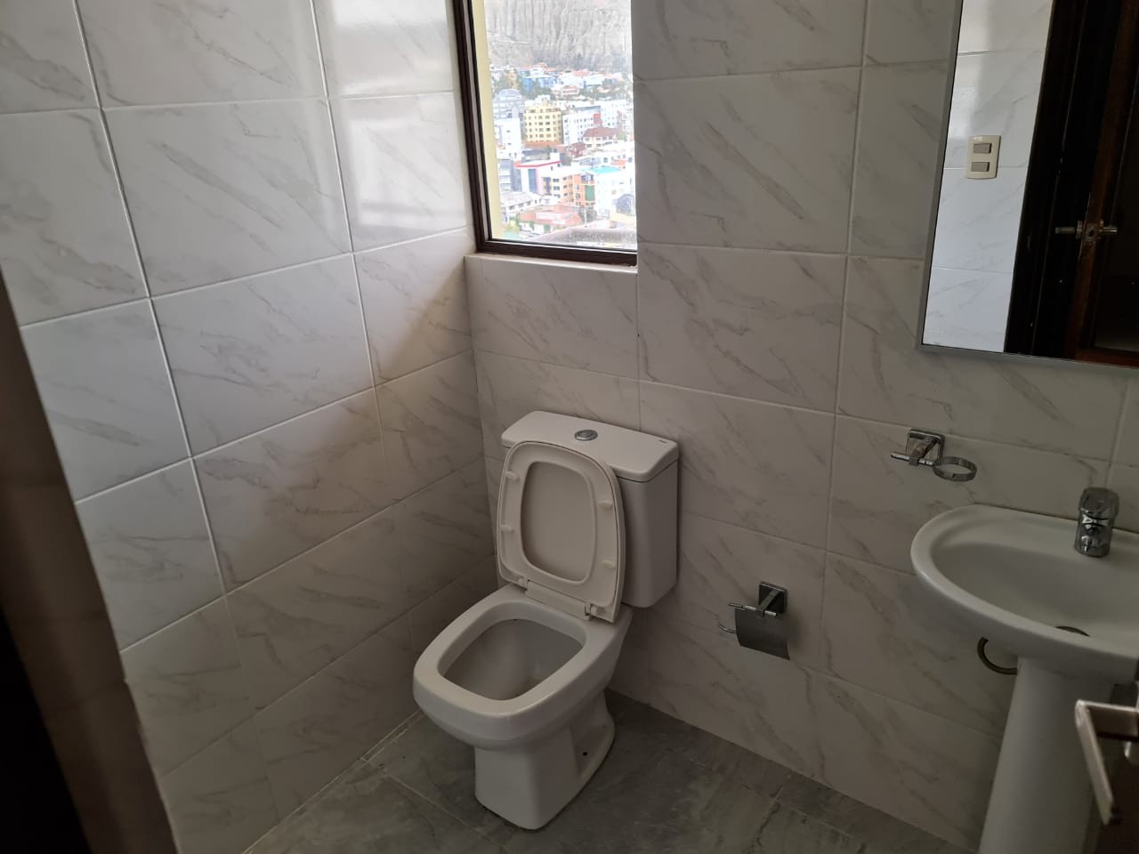 Departamento en Calacoto en La Paz 2 dormitorios 2 baños  Foto 8