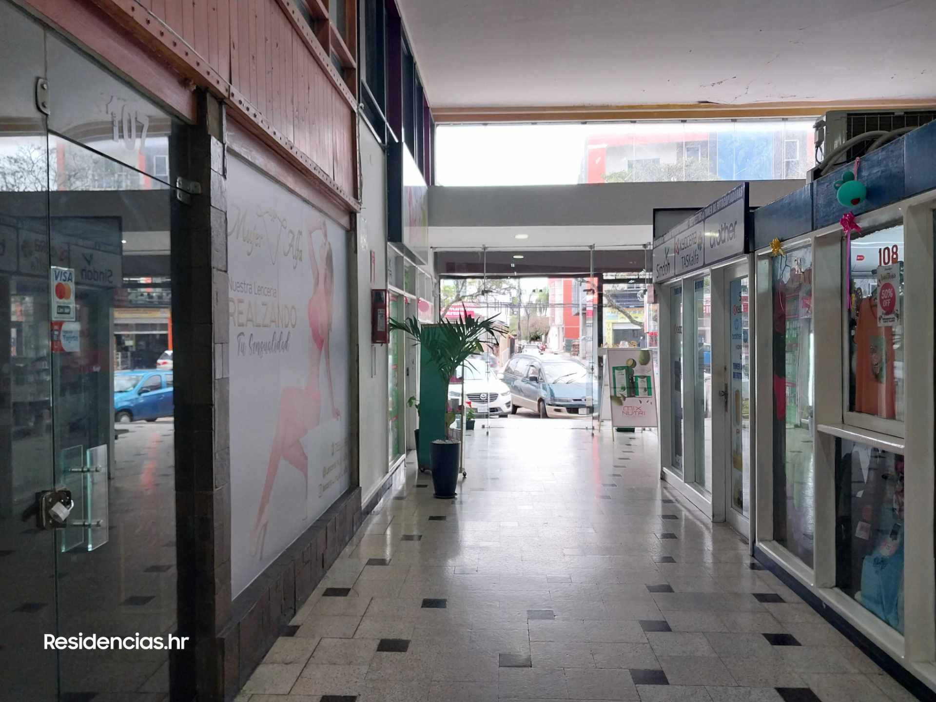 Local comercial en VentaVENDO LOCAL EN COMERCIAL CAÑOTO   1 baños  Foto 3