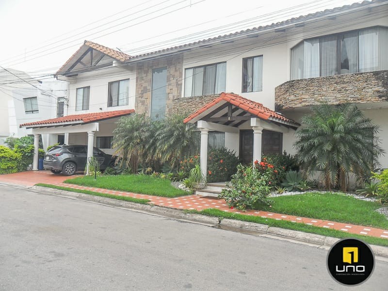 Casa AV.BANZER Y 4TO ANILLO, CONDOMINIO BARRIO NORTE Foto 19