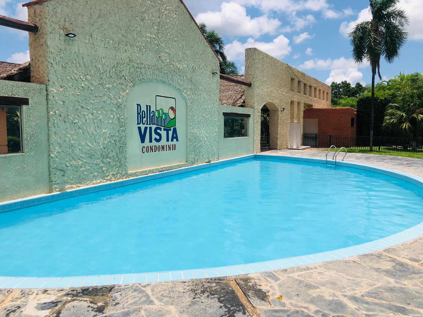 Casa en Entre 6to y 7mo anillo Este en Santa Cruz de la Sierra 4 dormitorios 5 baños 1 parqueos Foto 12