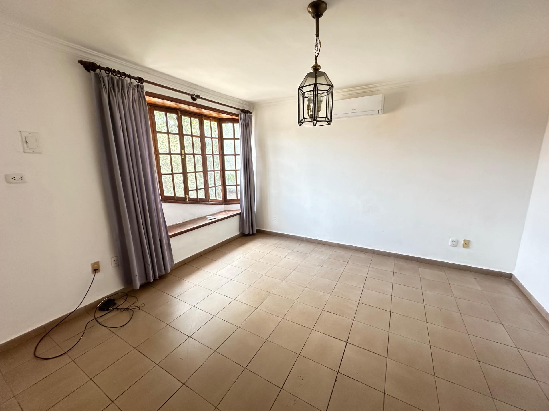 Casa en AlquilerBarrio Hamacas Calle 7 Oeste (Av. Beni y 4to Anillo) 3 dormitorios 2 baños 2 parqueos Foto 7