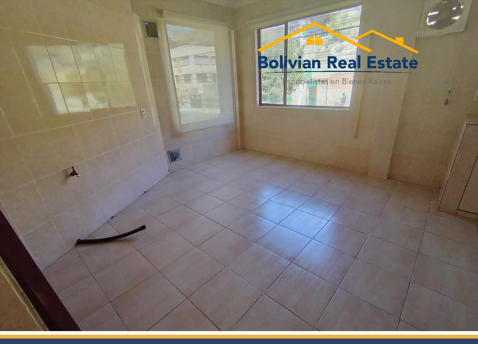 Departamento en VentaSEGUENCOMA AV. HUGO ERNEST FRENTE COLEGIO SAN IGNACIO 3 dormitorios 2 baños  Foto 4