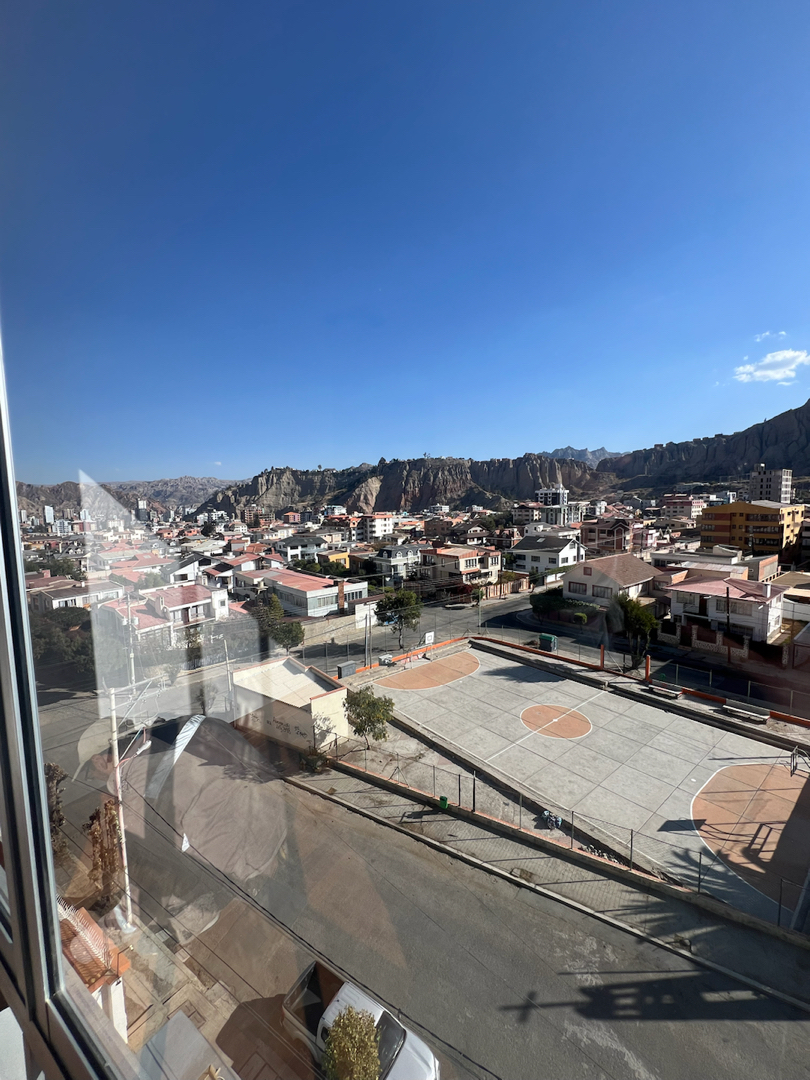 Departamento en VentaIrpavi, Frente a la iglesia de San Martín ¡excelente ubicación en el corazón de Irpavi!  2 dormitorios 2 baños 1 parqueos Foto 9