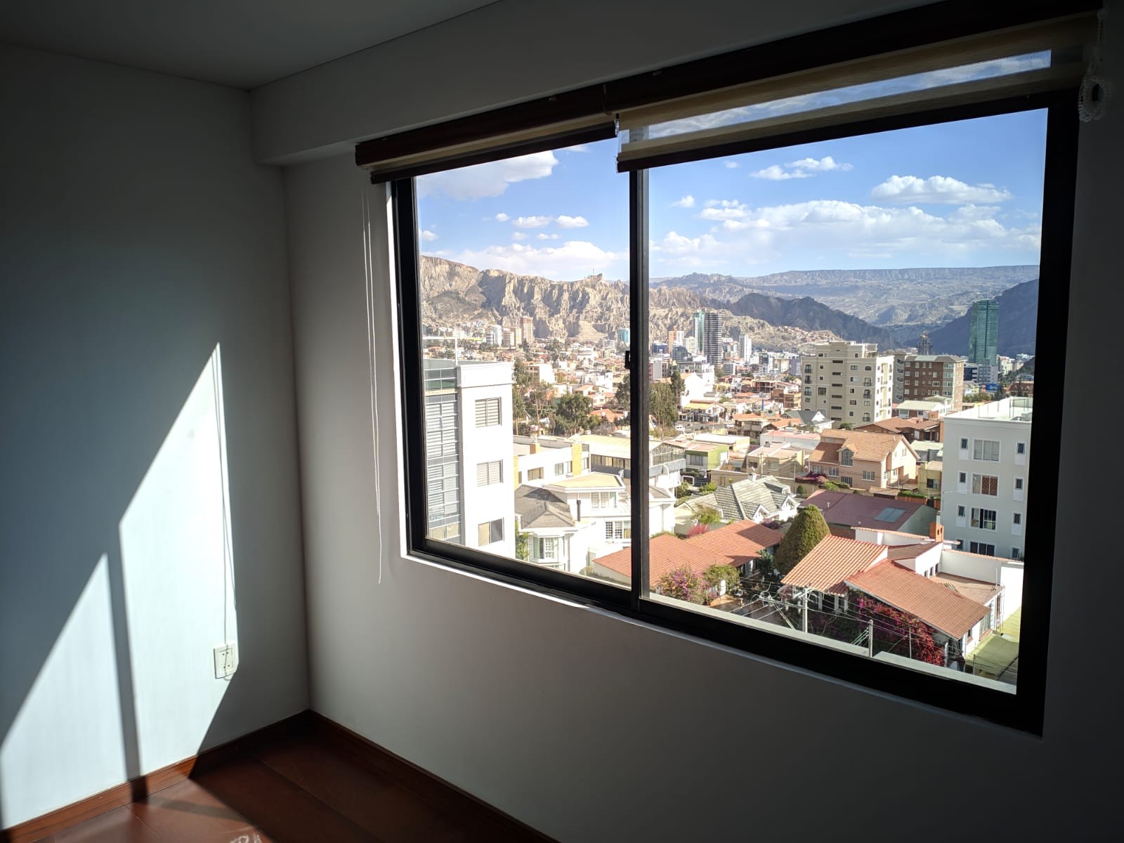 Departamento en VentaCalle L N°71. Achumani. Edificio Belfort. Departamento 7E Foto 9