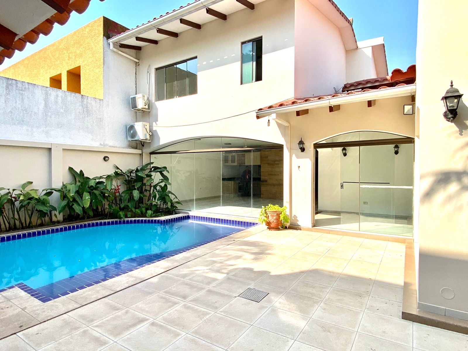 Casa en VentaBarrio Urbarí, Av. Piraí calle Baracea Foto 30