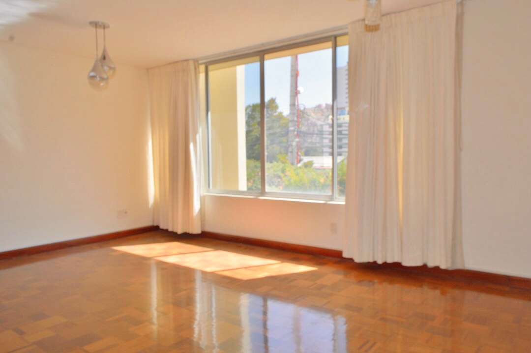 Casa CASA DE 5 DORMITORIOS EN ALQUILER, CALACOTO. PARA VIVIENDA Y OFICINA Foto 10