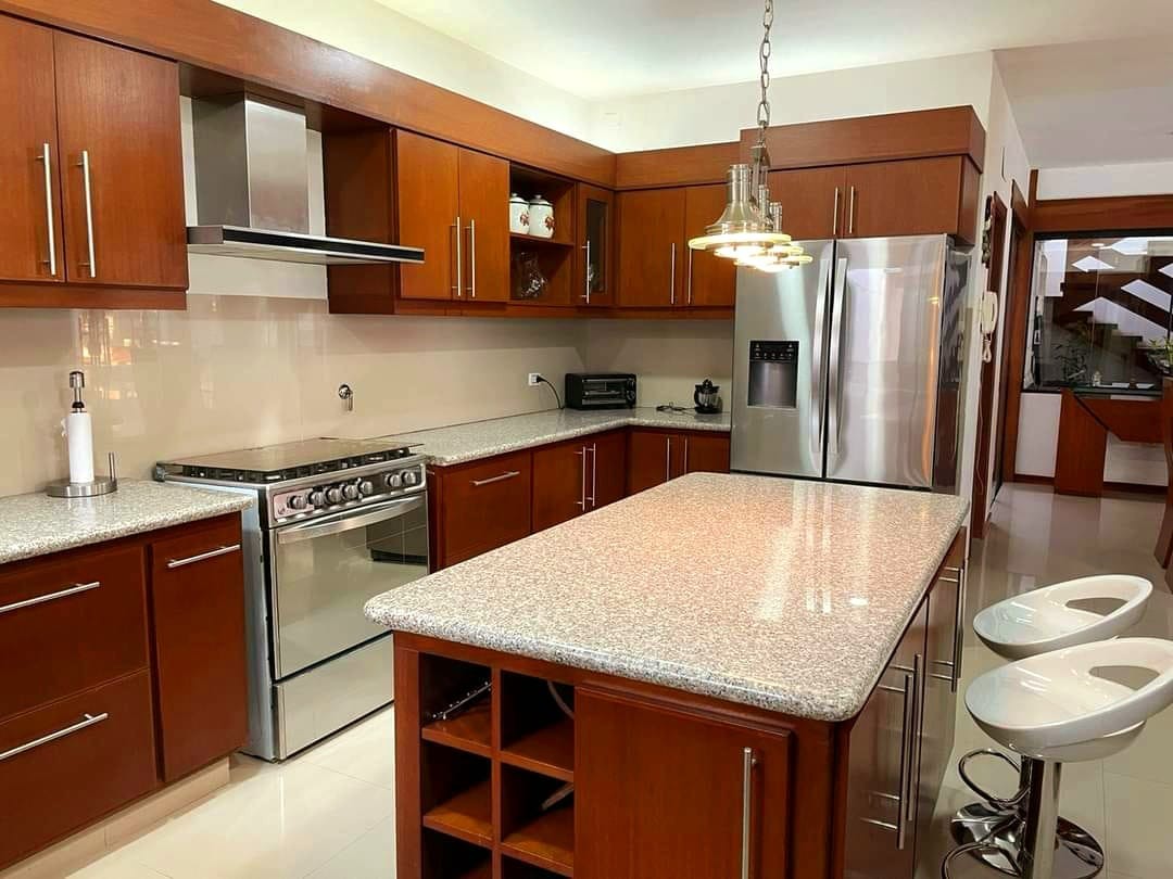 Casa en AlquilerAv  pirai 4to anillo 
Bellísima CASA AMOBLADA  de 4 DORMITORIOS  4 dormitorios 6 baños 2 parqueos Foto 9