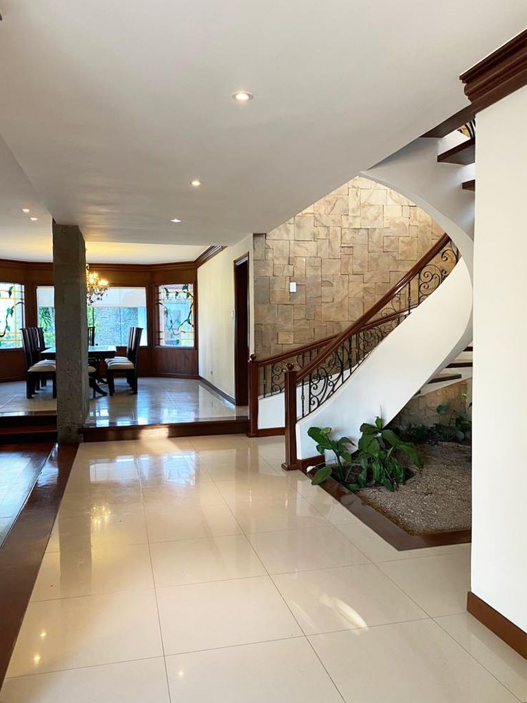 Casa en AlquilerLas Palmas
Zona Residencial 4 dormitorios 5 baños 3 parqueos Foto 18